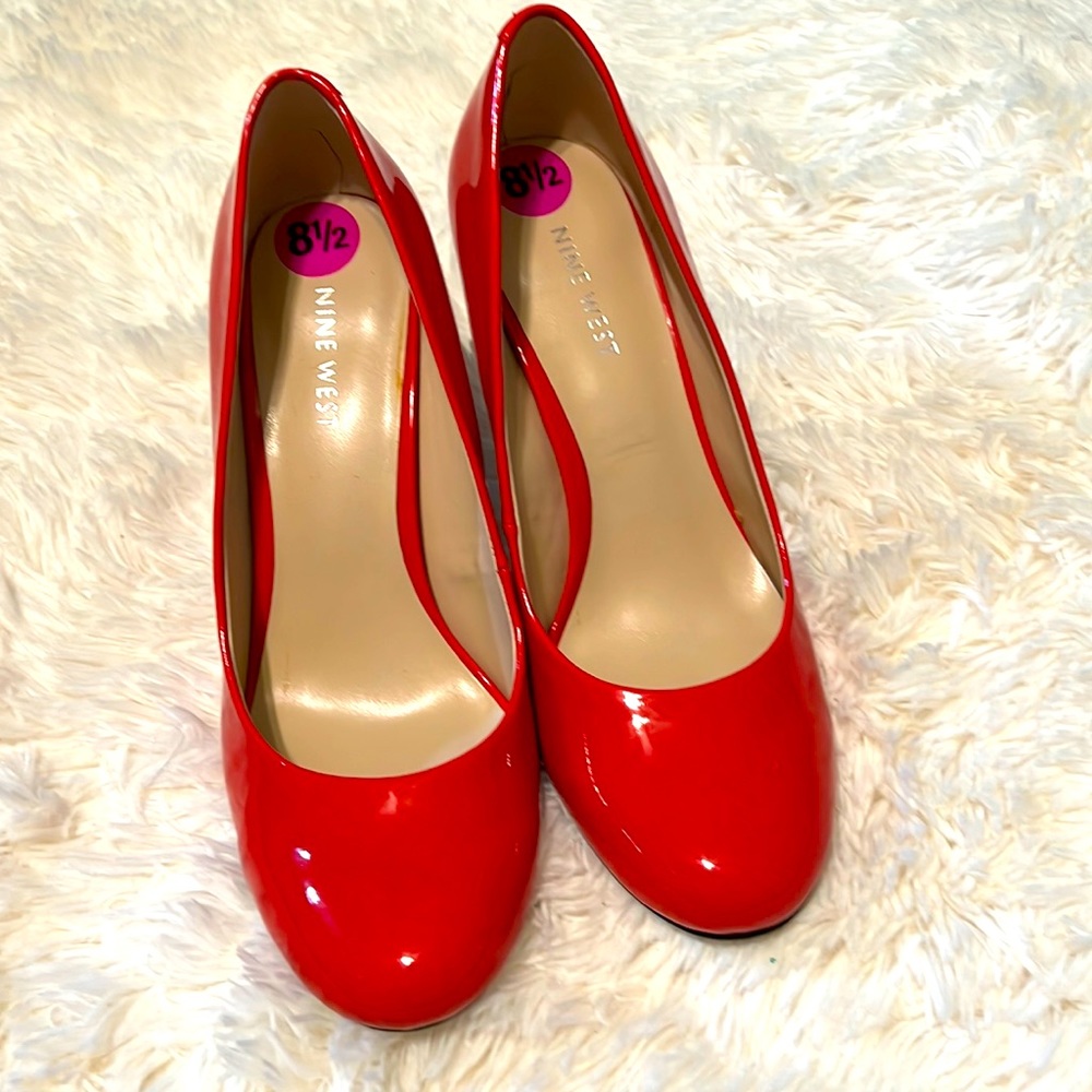 👠 Red Nine West Heels